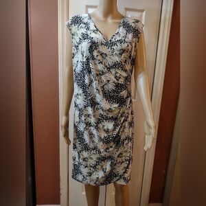 Mue Gabrielle women's size large knee length dress floral